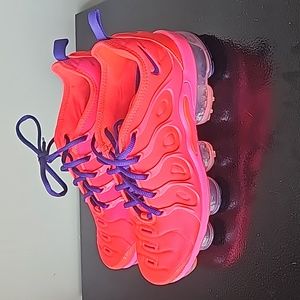 Womens pink nike vapormax plus size 9